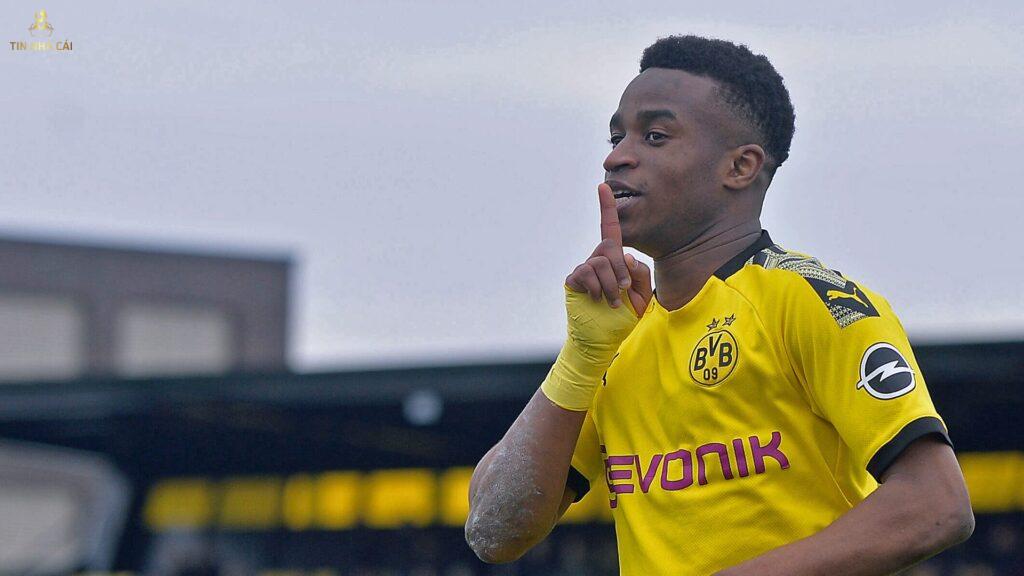 Cầu thủ trẻ triển vọng của Đức có những ai? 5 Youssoufa Moukoko - CLB Borussia Dortmund là một trong những cầu thủ trẻ triển vọng của Đức