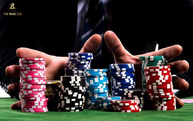 Tiết Lộ Mẹo Chơi Poker Thắng Nhanh Khiến Đối Thủ Bối Rối 14 Không nên chơi bài có nhiều cao thủ