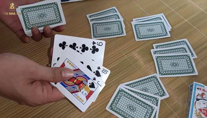 Cách Chia Bài Liêng "Thắng 100%" Từ Chuyên Gia 11 Cách chia bài Liêng theo kỹ thuật móc dis đỉnh cao