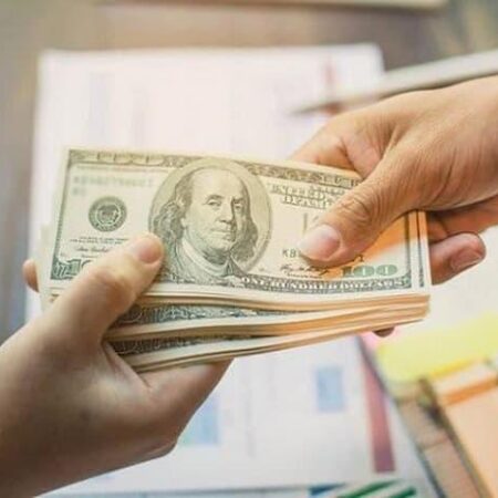Nằm Mơ Thấy Cho Tiền Người Khác Là Điềm Gì?