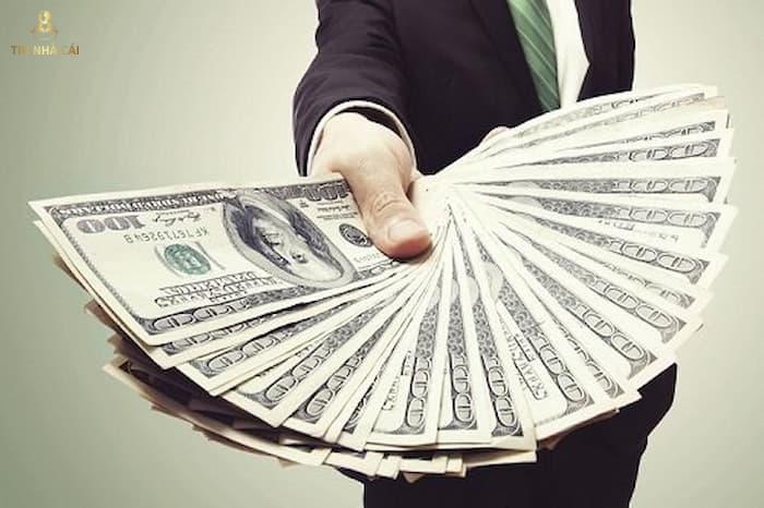 Nằm Mơ Thấy Cho Tiền Người Khác Là Điềm Gì? 7 Ý nghĩa chi tiết của các trường hợp nằm mơ thấy cho tiền người khác
