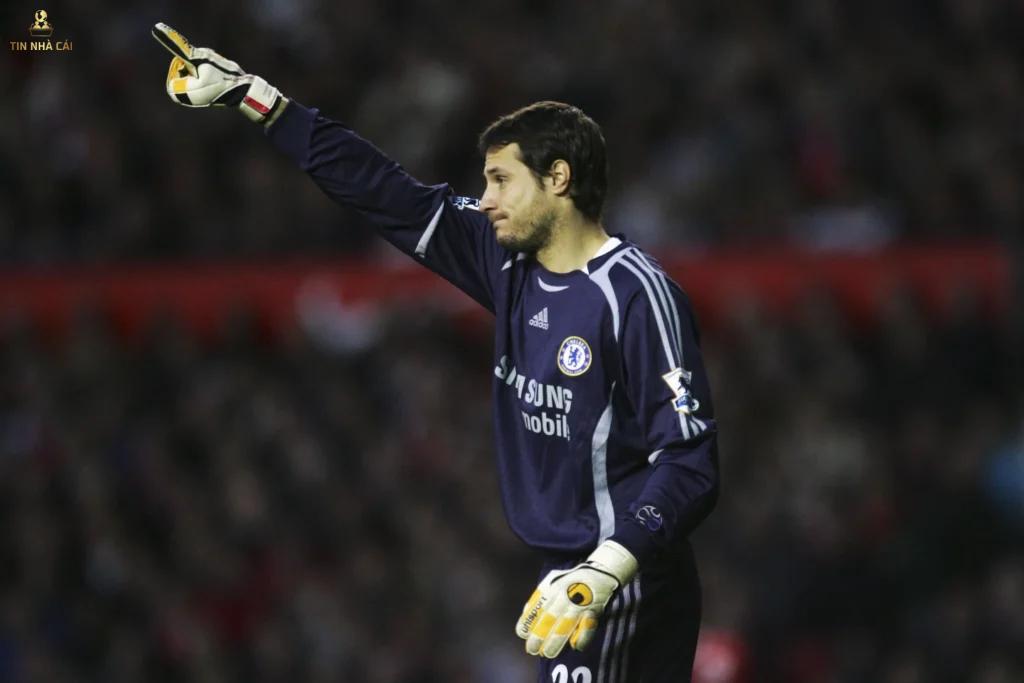 Danh sách thủ môn Chelsea xuất sắc nhất tại Ngoại Hạng Anh 6 Vị trí thứ 4 trong danh sách thủ môn Chelsea xuất sắc nhất tại Ngoại Hạng Anh là Carlo Cudicini