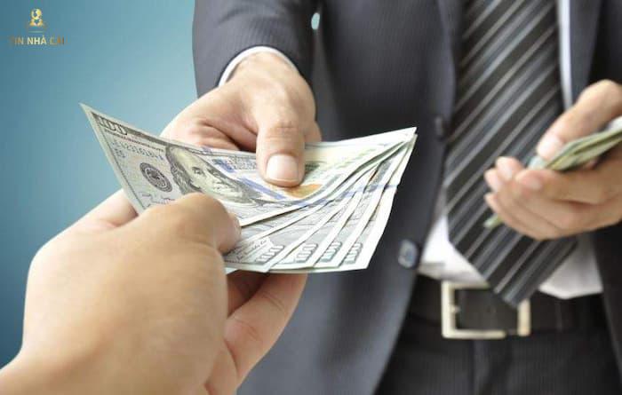 Nằm Mơ Thấy Cho Tiền Người Khác Là Điềm Gì? 6 Việc nằm mơ thấy cho tiền người khác có ý nghĩa gì?
